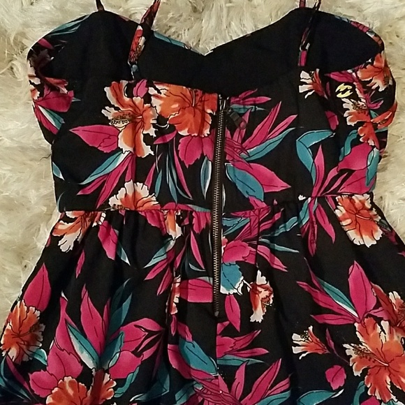 Beautiful wrap sundress - Picture 5 of 5